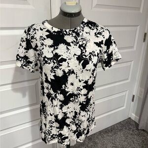 LOFT Black and White Floral Short Sleeve Tee
